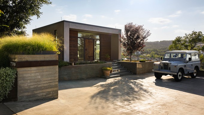 A Modern House Overlooking Lake Austin Just Listed for $14 Million