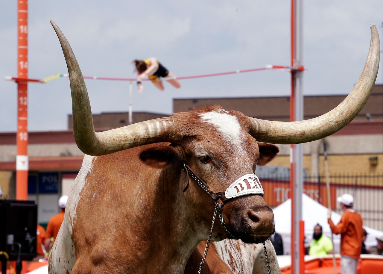 Texas plays Texas State today and you can watch the entire game free with these streaming options