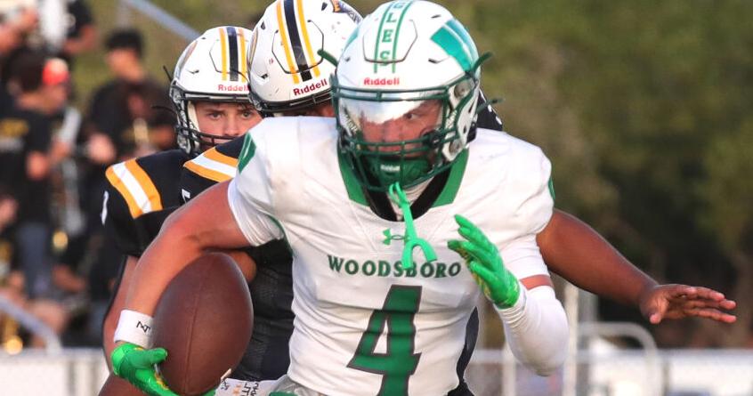 Woodsboro runs past CC John Paul II, 33-16 | Refugio County Press