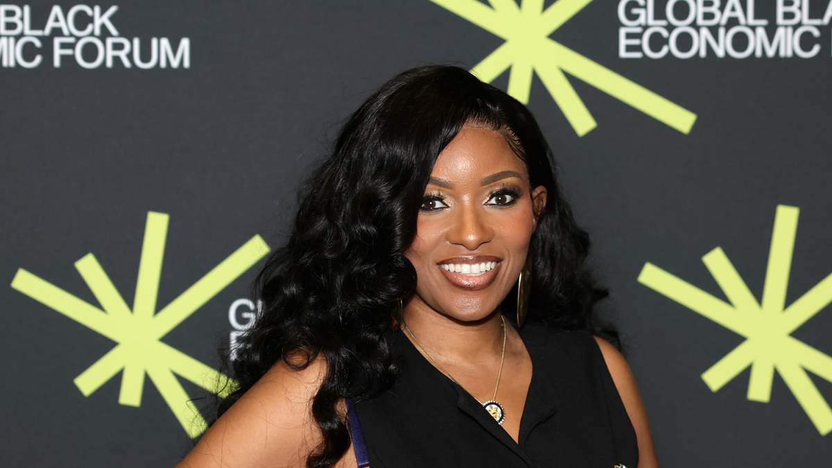 Jasmine Crockett Honors Chris Brown and Usher in Texas | V103