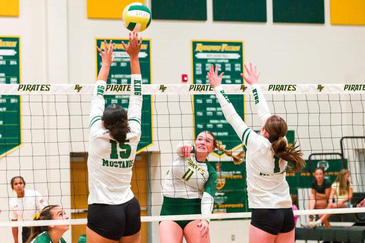 spt 9-24 RF-King volleyball 1.jpg