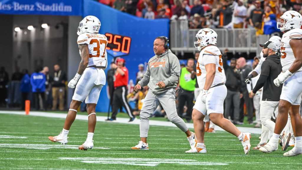 Texas assistant coach arrested on DWI charge