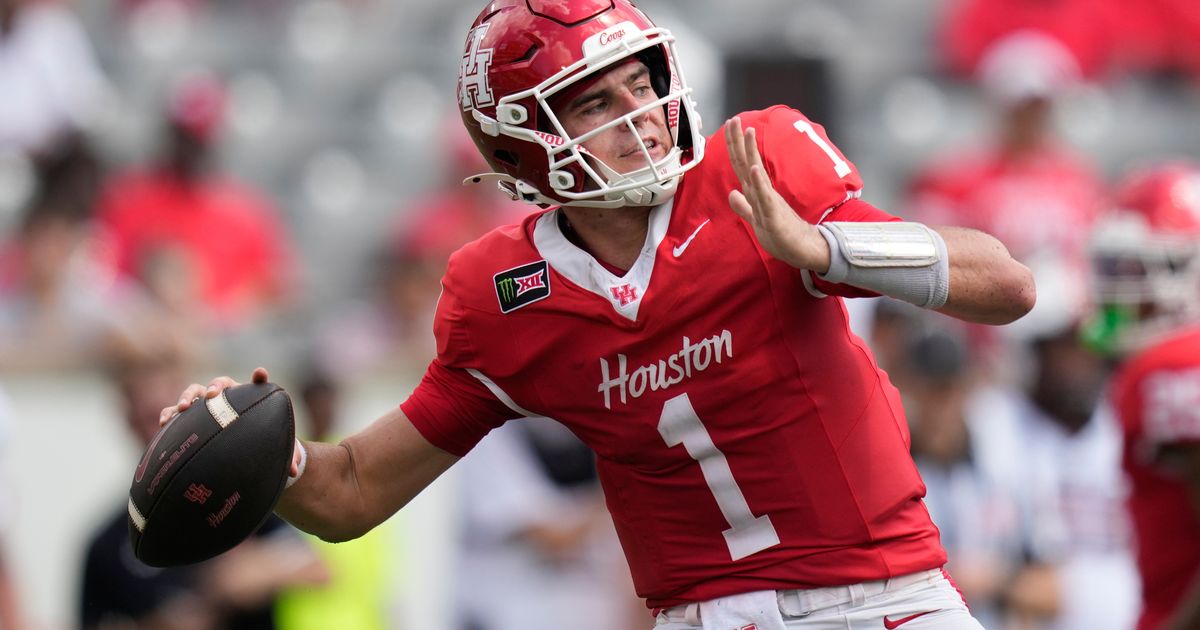 Weigman throws for 305 yards and leads No. 23 Houston to a 33-20 win over Oregon State :: WRAL.com