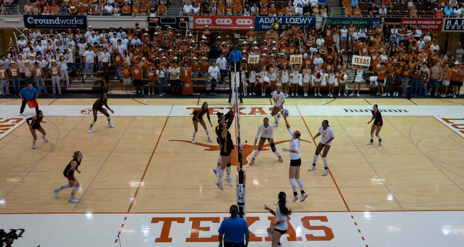 No. 9 Texas volleyball struggles in loss against No. 6 Louisville – The Daily Texan