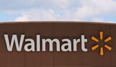 Convicted felon wanted for allegedly exposing himself inside a Houston Walmart