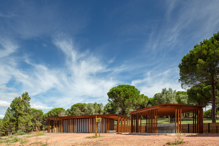 Mata do Paraíso Scout Park / Plano Humano Arquitectos - Image 1 of 27