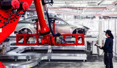 Borderlands Mexico: Tesla plans massive Texas distribution center 