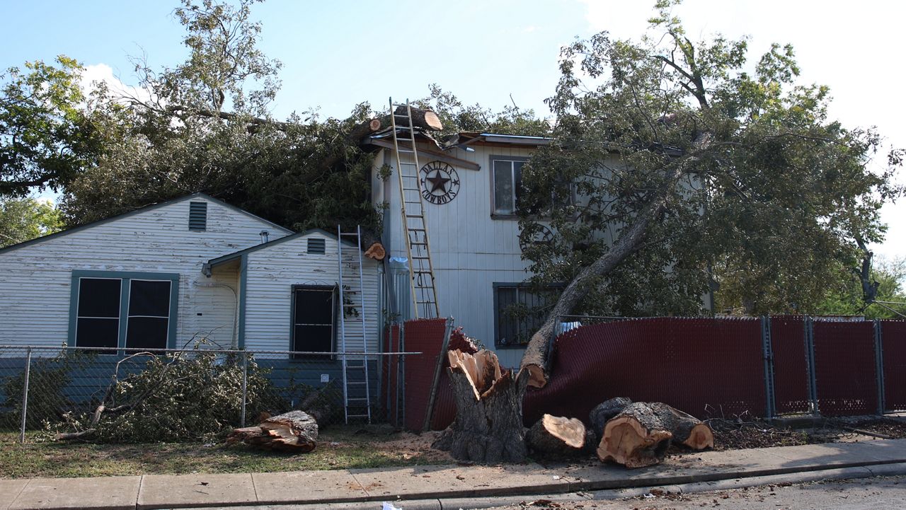 San Antonians continue to recover from weekend storm