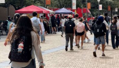 Grassroots groups encourage college students to vote