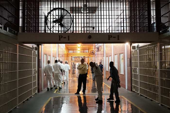 Texas prisons seek $298 million for air conditioning. That’s a fraction of what’s needed.