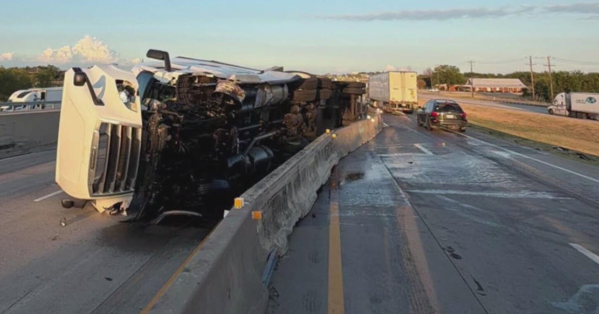 18-wheeler crash shuts down I-30 in Royse City after oil spill, police say