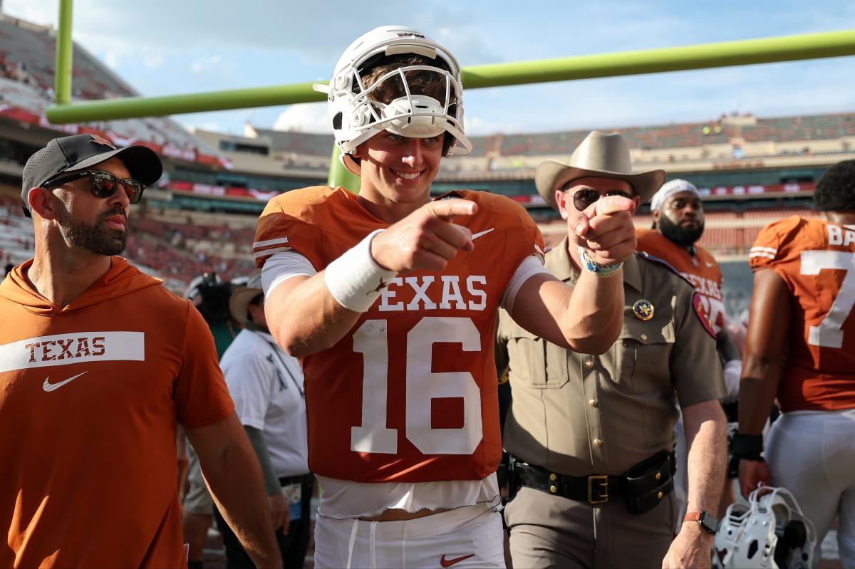 Arch Manning's four touchdown passes help Texas destroy Texas State