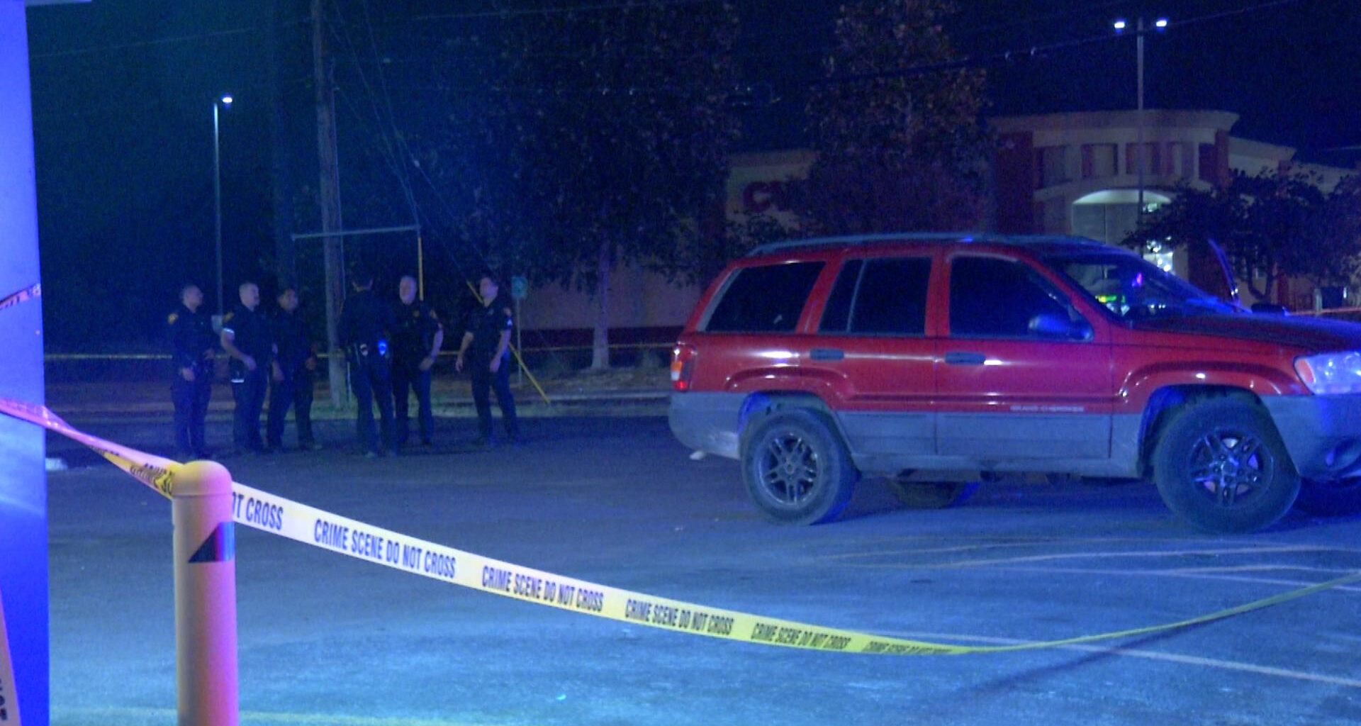 Man hospitalized after being shot in neck while driving in east-side San Antonio, police say