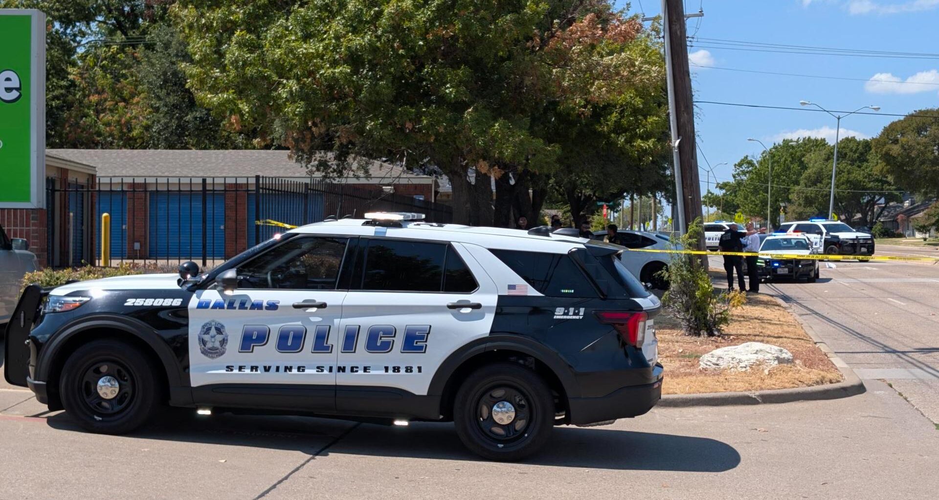 Driver killed after being shot, crashing into tree in north Dallas, police say