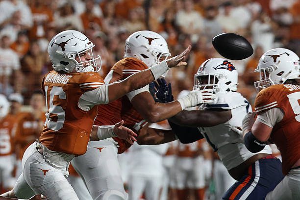 AUSTIN, TX - SEPTEMBER 19: Quarterback Arch Manning #16 of the Texas Longhorns winces as he makes a shovel pass during the college football game between the Texas Longhorns and UTSA Roadrunners on September 19, 2026, at Darrell K Royal-Texas Memorial Stadium in Austin, TX. (Photo by David Buono/Icon Sportswire via Getty Images)