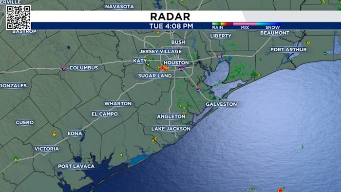 LIVE RADAR: Isolated storms moving through Southeast Texas