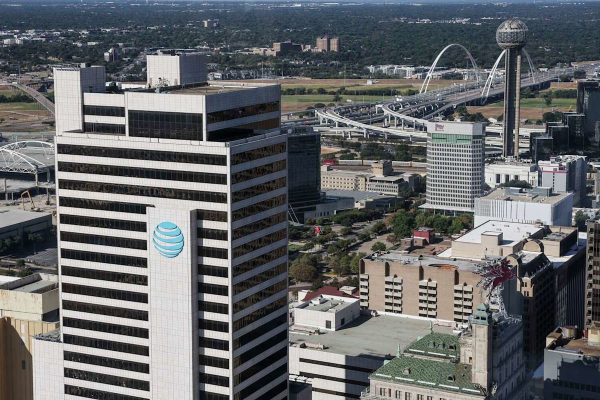 AT&T reports outages affecting thousands across Dallas Fort-Worth Monday