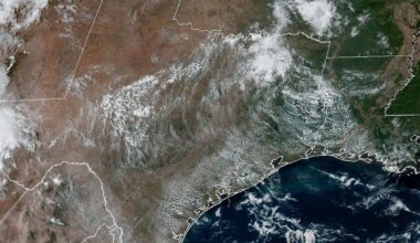 Houston has one more mostly dry day. When do rain chances climb?