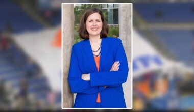 UT Arlington president steps down