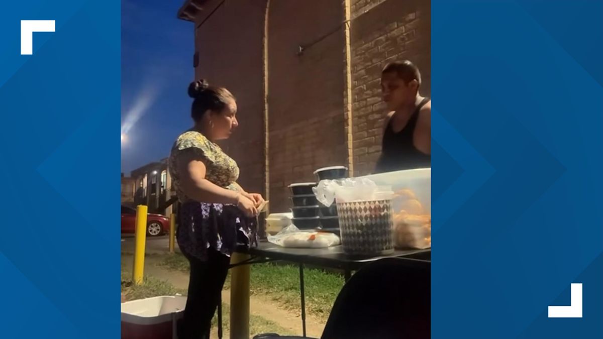 TikTok livestream records southeast Houston food vendor being robbed at gunpoint
