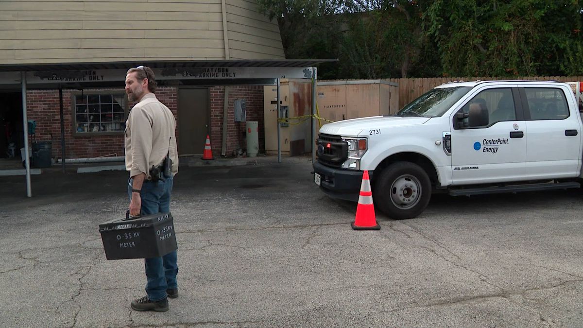 Power restored after more than 250 residents lose electricity at southwest Houston townhomes