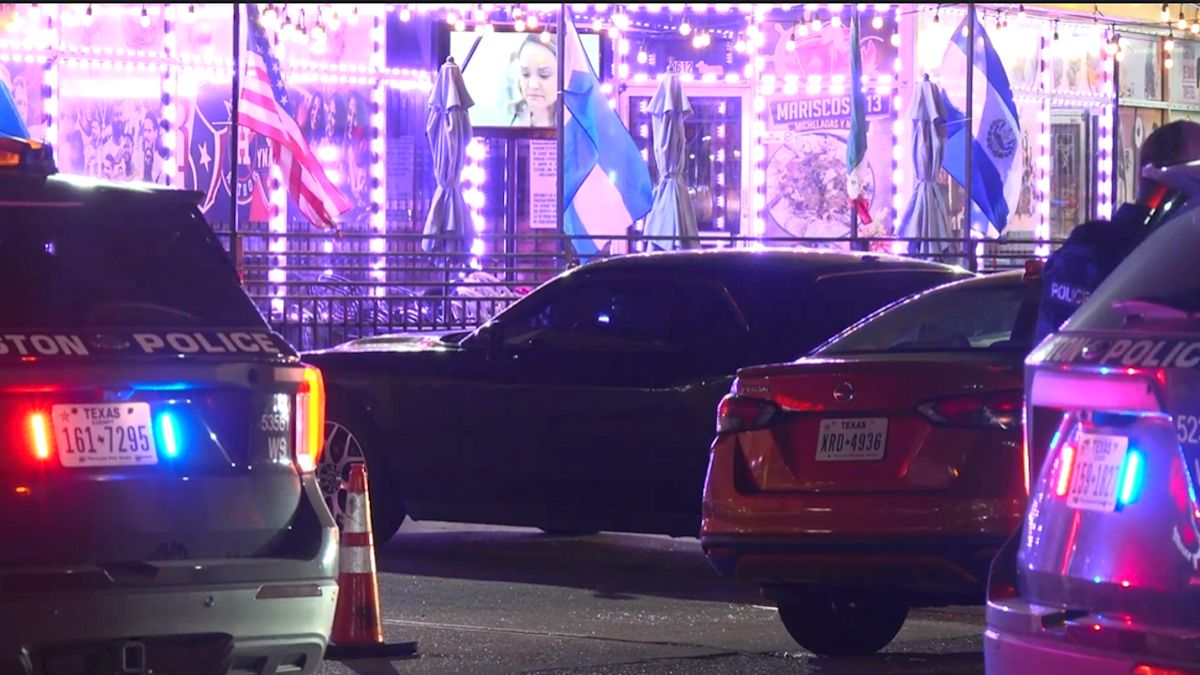 Gunman opens fire outside southwest Houston restaurant after argument, injuring bystander