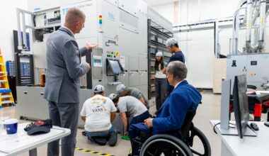 Gov. Abbott touts Texas' growing semiconductor industry after touring Austin facility