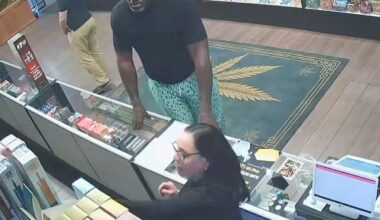 Tall order! Shaq surprises El Paso vape shop staff after DJ set