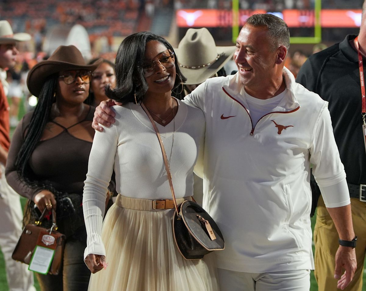 Loreal Sarkisian flexes luxury fit, chap-inspired pants for Texas-Vols game