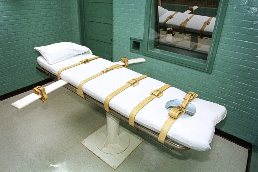 Man to be executed for triple-murder in Texas; stay ordered in Georgia