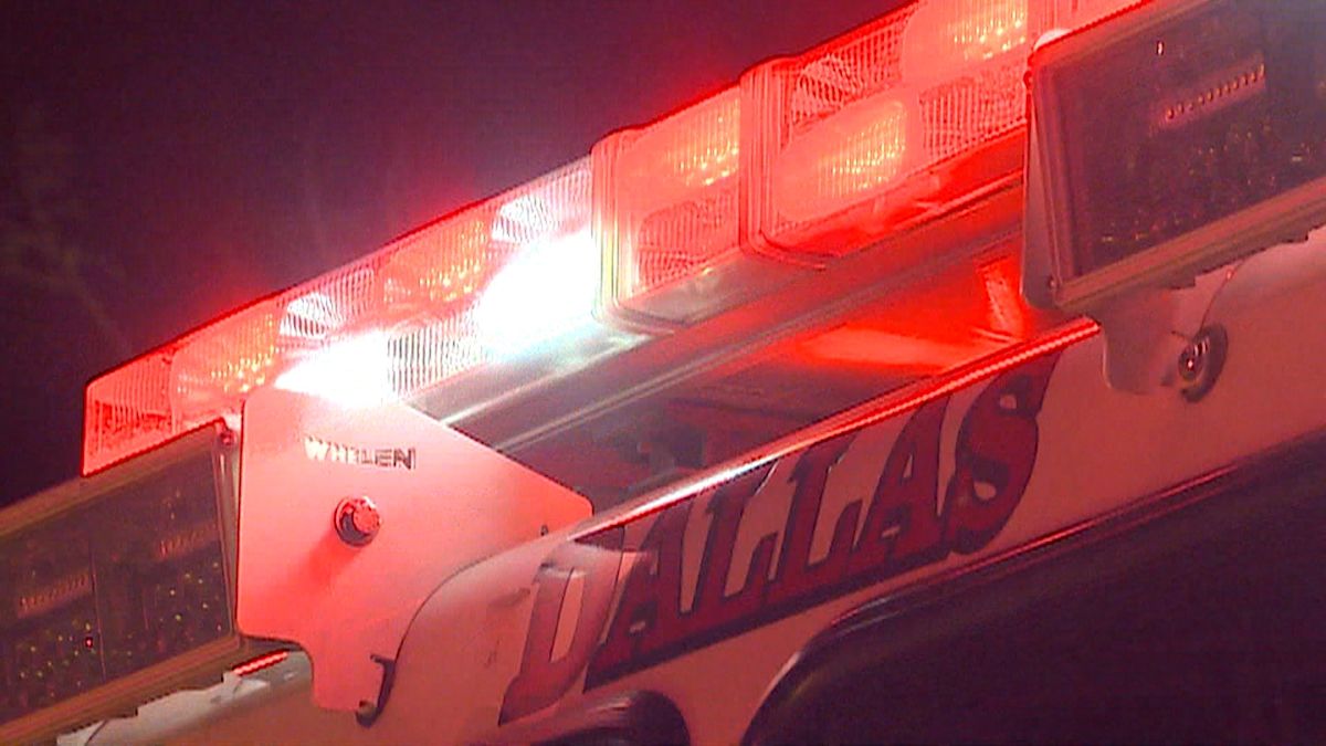 Man killed after walking on Interstate 30 in Dallas, according to officials
