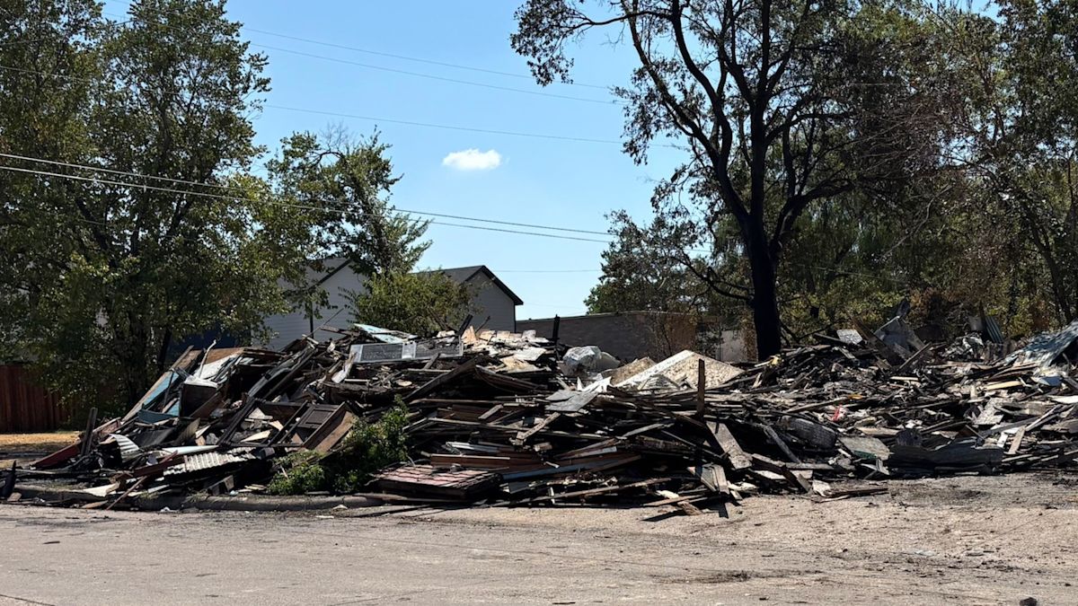 House fire in Dallas burned for more than 4 hours before being put out, officials say