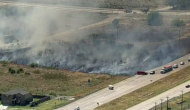 Crews battle grass fire north of Fort Worth