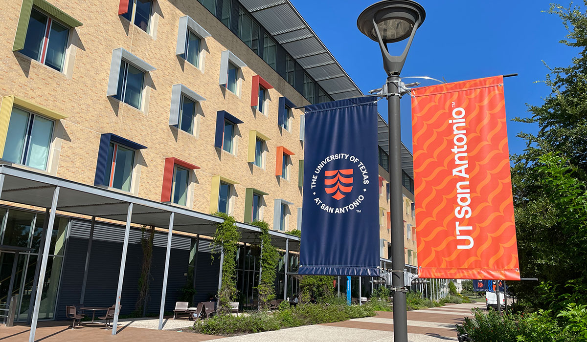 More than 200 UT San Antonio faculty earn tenure, promotion, emeritus recognition
