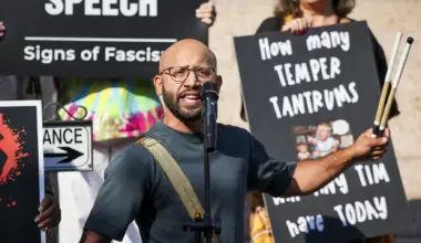 Fort Worth activist arrested for cursing at Tarrant County Commissioners meeting gets case delayed