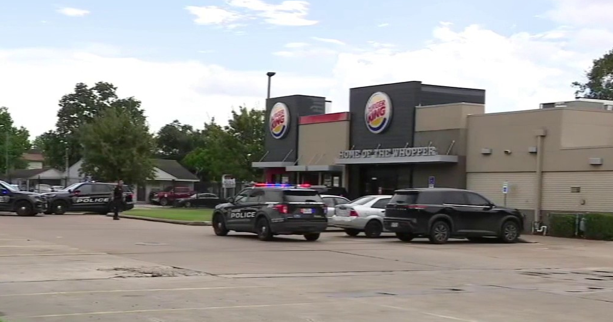 Man found shot at Burger King on East Freeway near Fifth Ward