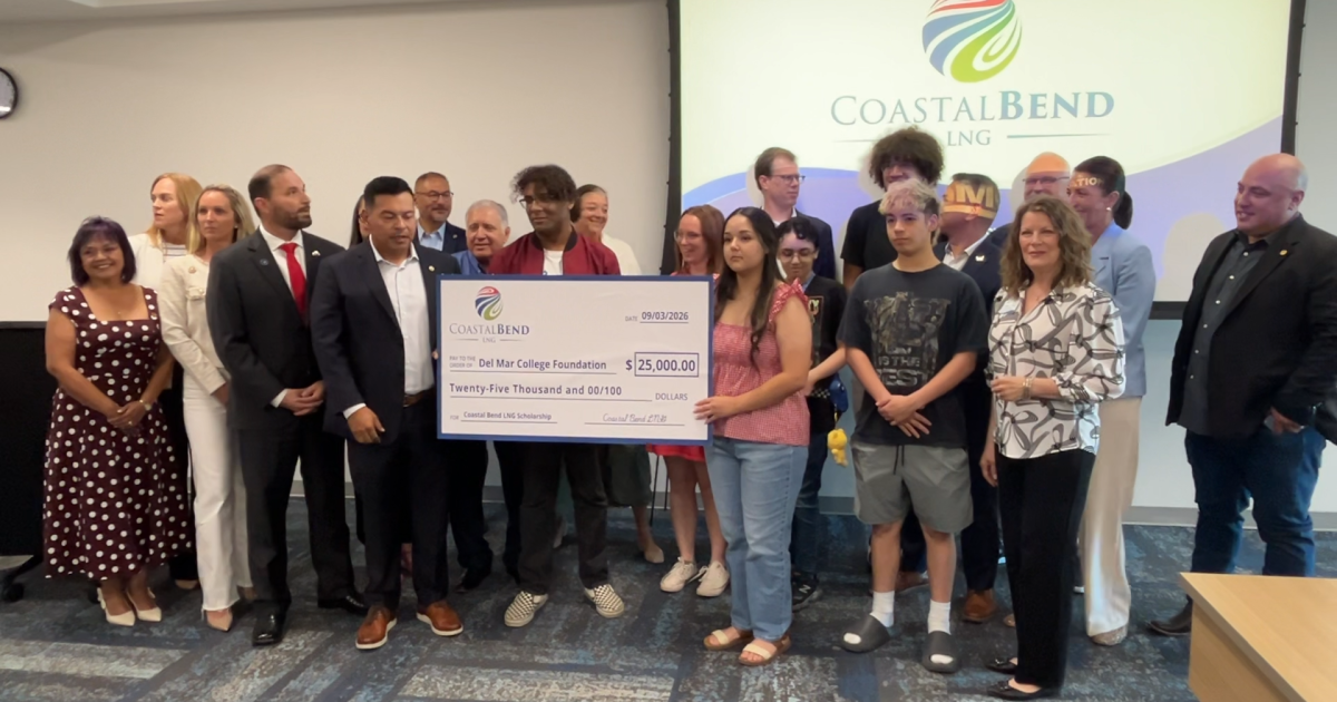 Coastal Bend LNG funds Del Mar College scholarships for local students