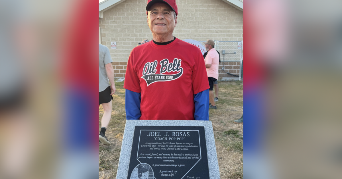 Calallen's 'Coach Pop Pop' honored with plaque after 50 years
