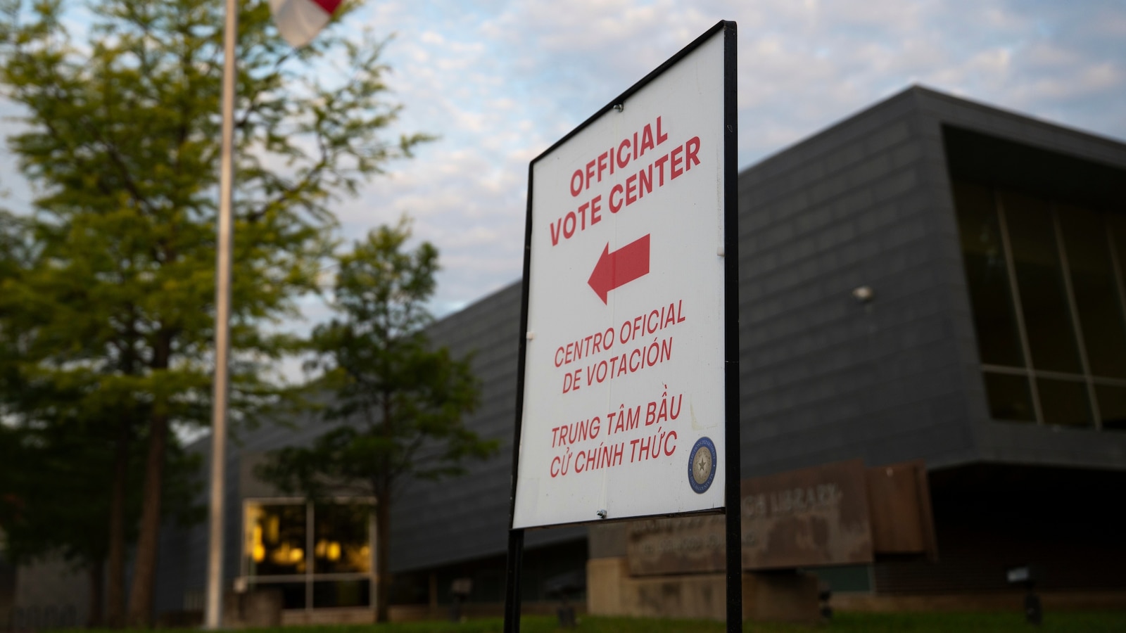 State error in Texas creates huge backlog in voter registration applications as midterm voting nears