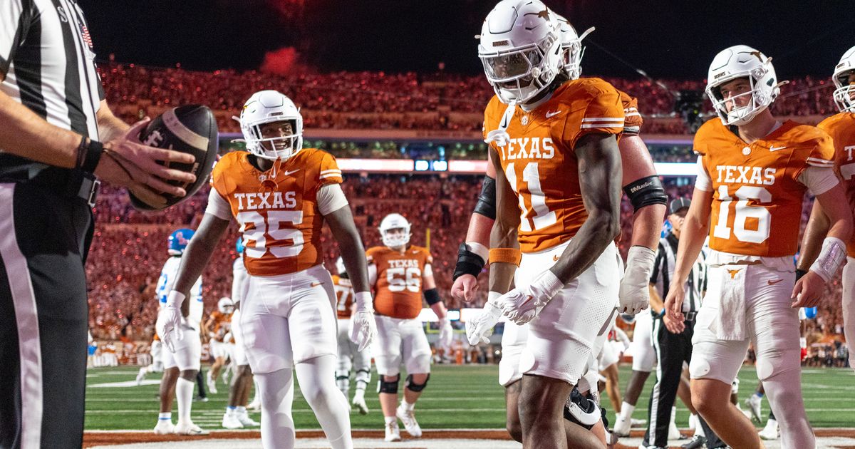 Arch Manning and No. 19 Texas hang on to beat No. 7 Ole Miss 34-27 after blowing 21-point lead :: WRAL.com