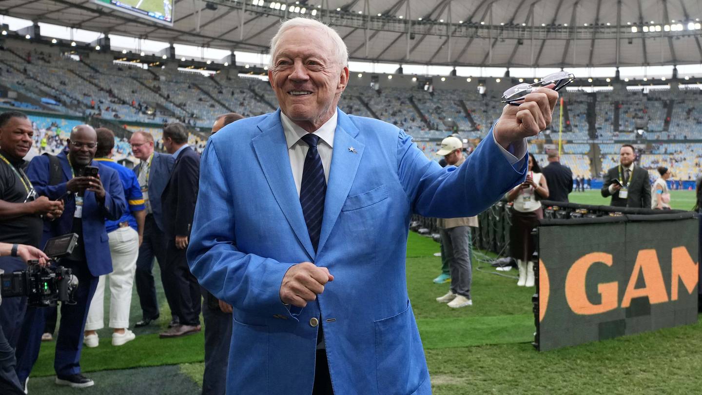 Dallas Cowboys Projected to Be Major Suitors at NFL Trade Deadline