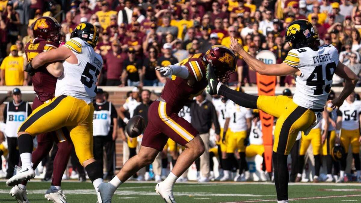 Minnesota upsets No. 15 Iowa on Luke Drzewiecki's field goal