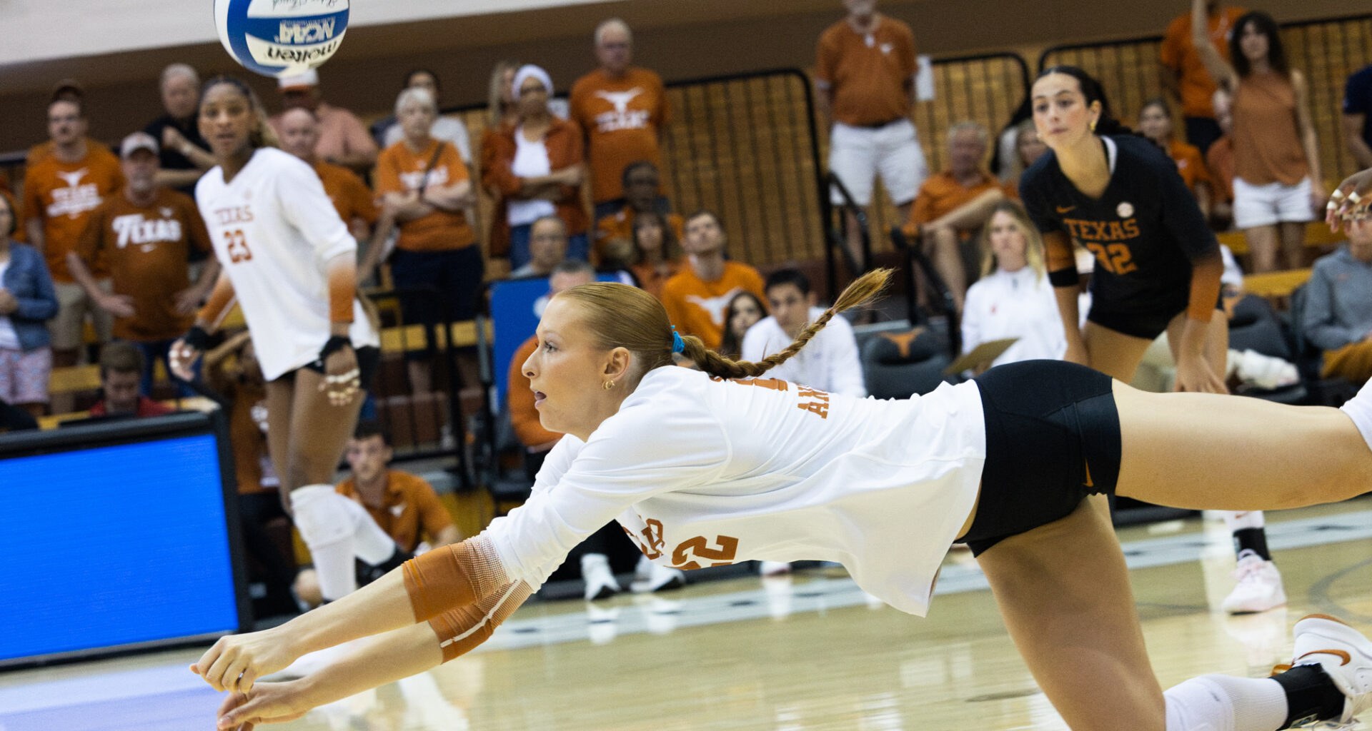Texas volleyball’s Henley Anderson shines amid team struggles – The Daily Texan