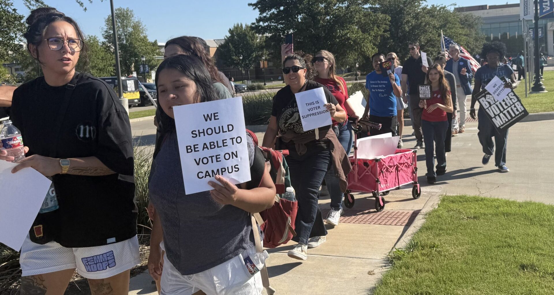 ‘A reasonable ask’: 2 Tarrant candidates call for extended early voting times after hours-long lines