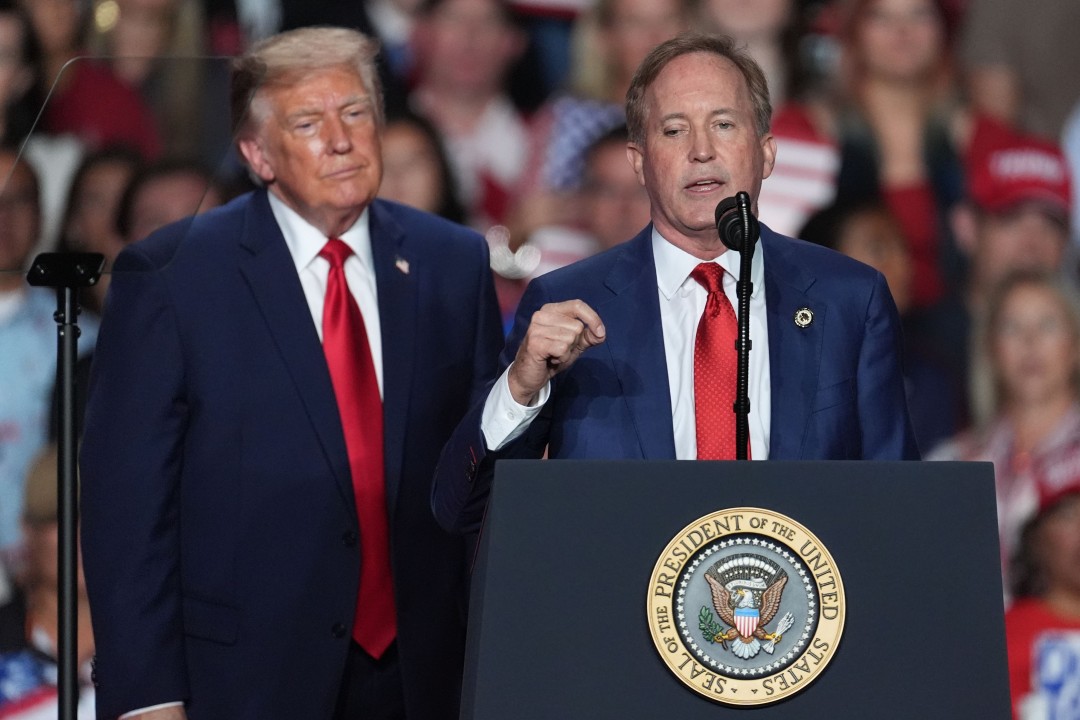 Things Get Raucous as Trump Rallies for Paxton in Texas