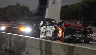 HPD officer hospitalized, driver dead after crash on Eastex Freeway