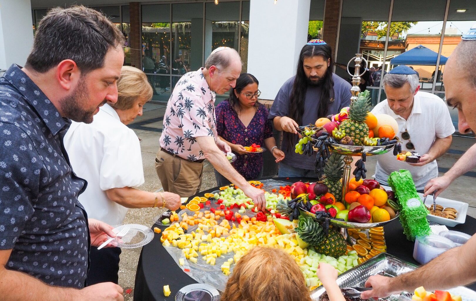 Beth Yeshurun holds Mexican-themed Sukkot party