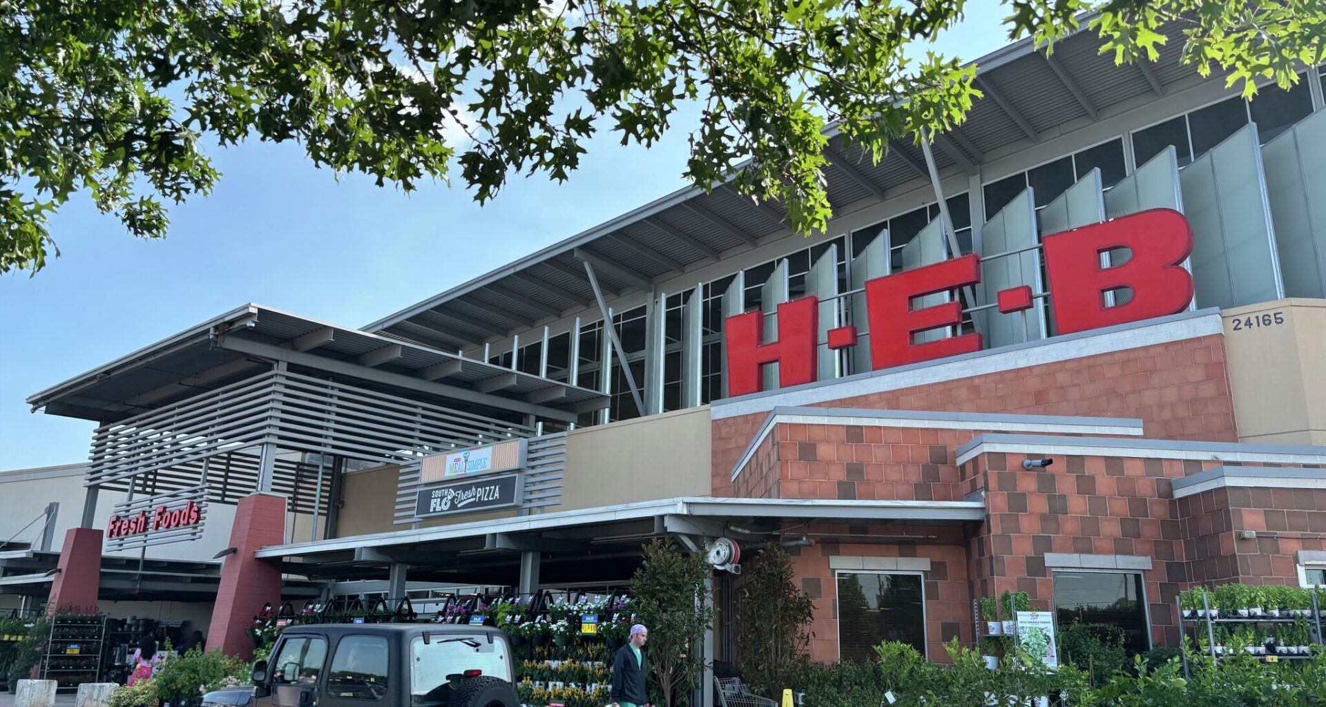 What are H-E-B store hours today?
