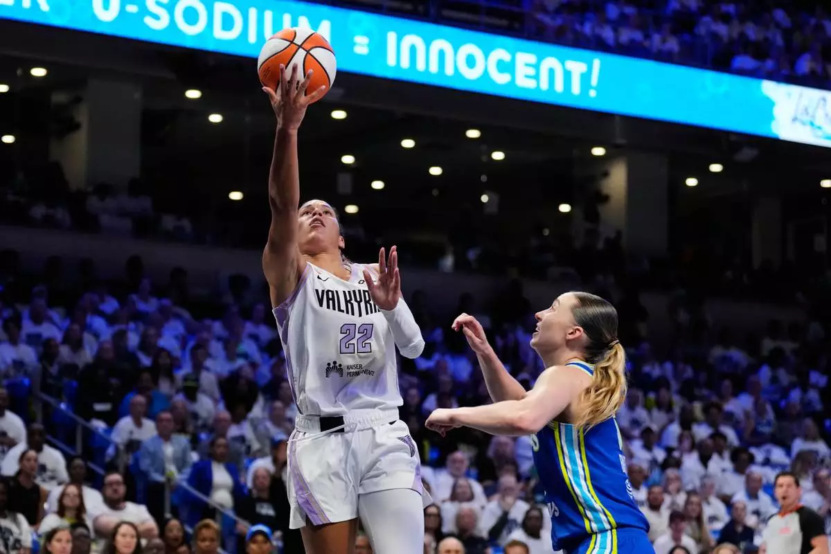Golden State Valkyries guard Veronica Burton (22) shoots as Dallas Wings' Paige Bueckers, right, defends in the first half of a WNBA basketball first-round playoff game Wednesday Sept. 30, 2026, in Arlington, Texas. (AP Photo/Tony Gutierrez)