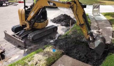 West Houston residents watched water pour into streets for weeks before pipe repairs